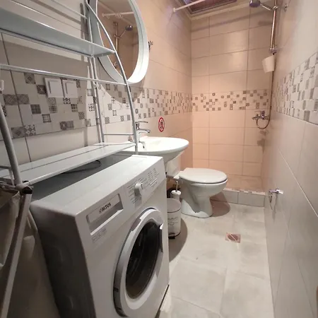 Elizabeth's Apartment2 Ofrínion