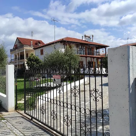 Elizabeth's Apartment2 *