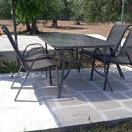 Elizabeth's Apartment2