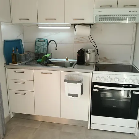 Elizabeth's Apartment2 *