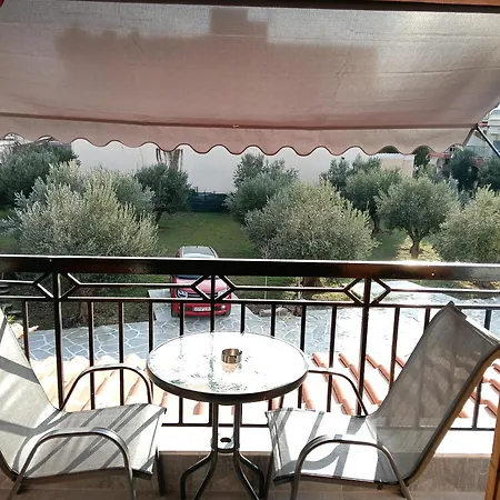 Elizabeth's Apartment2 Οφρύνιο