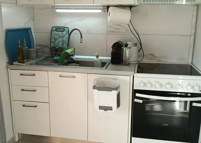 Elizabeth's Apartment2 *